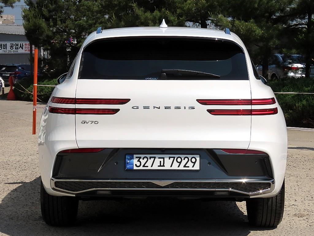 Genesis GV70 - Vista 4