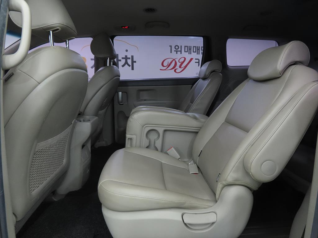 KIA Carnival - Vista 6