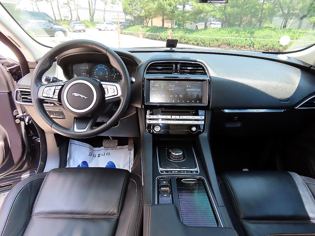 Jaguar F-PACE - Vista 7