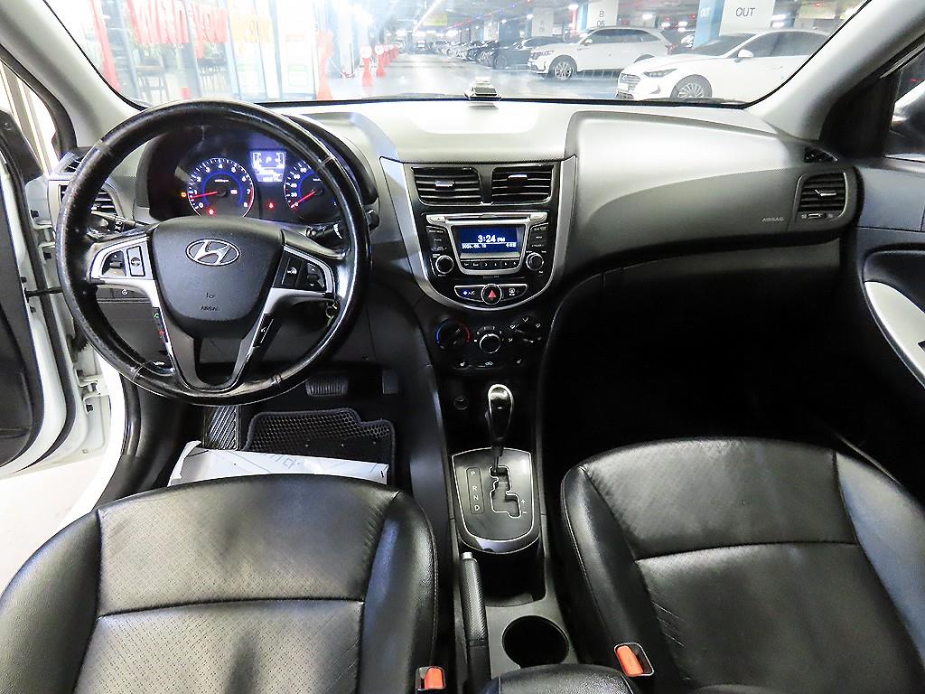 HYUNDAI Accent - Vista 10