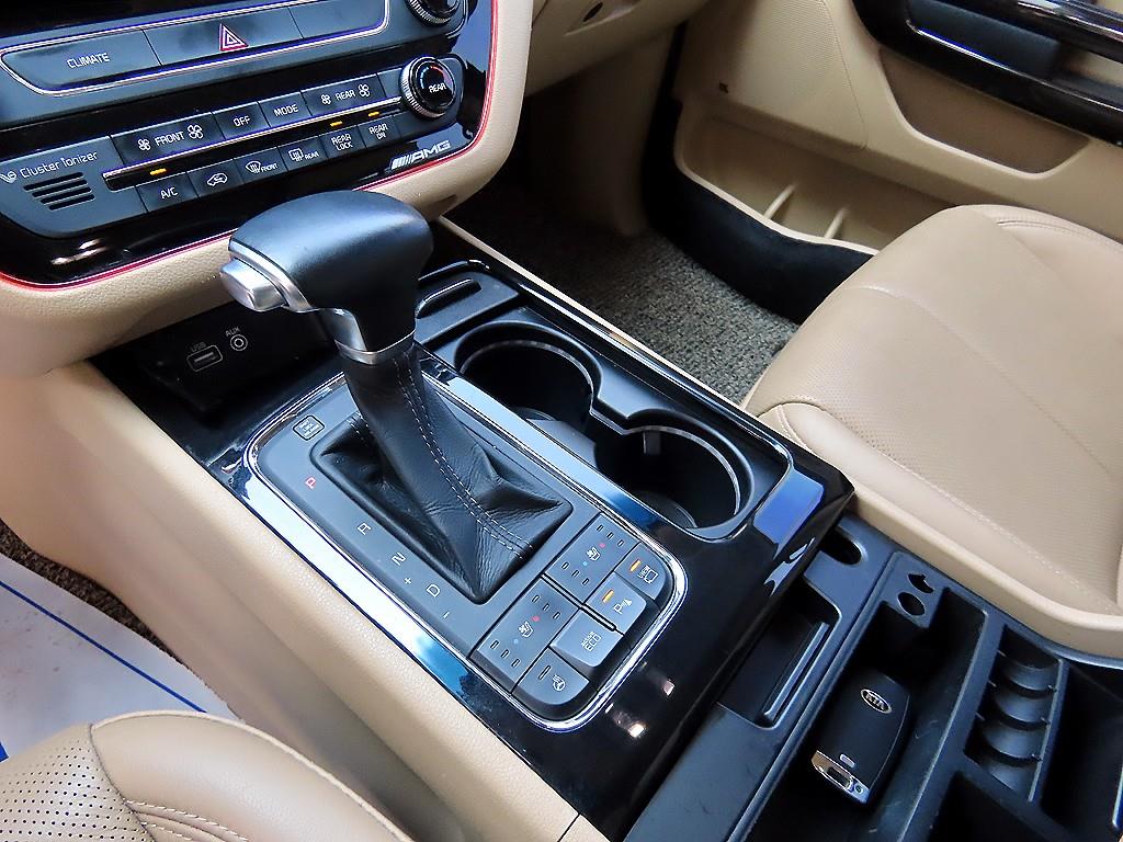 KIA Carnival - Vista 11