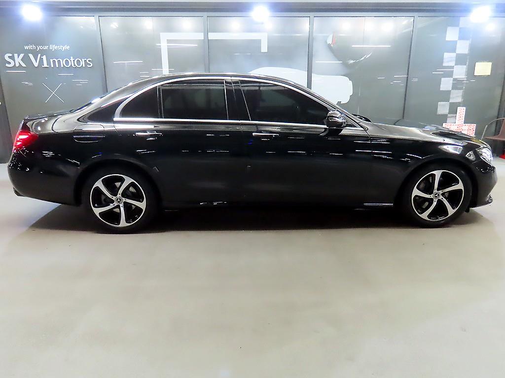 Mercedes Benz E class - Vista 3