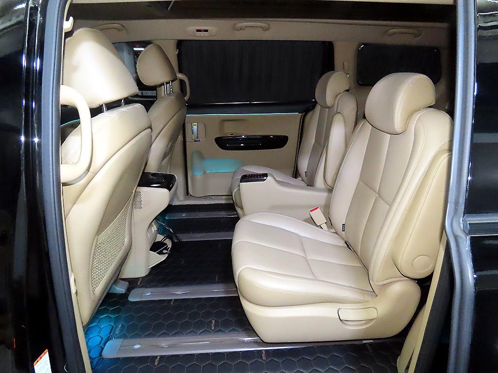 KIA Carnival - Vista 10