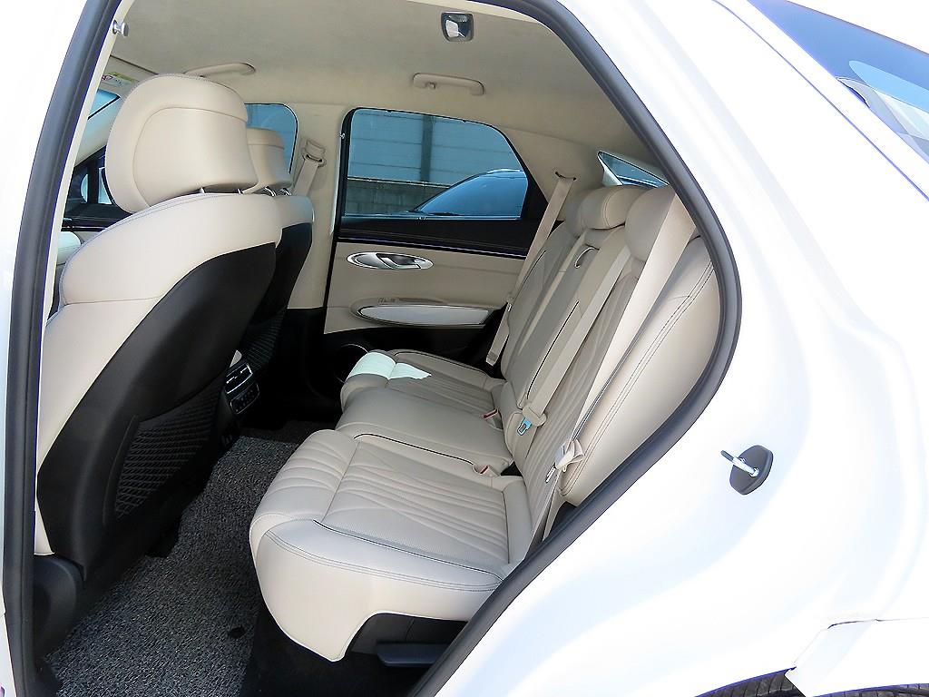 Genesis GV70 - Vista 6