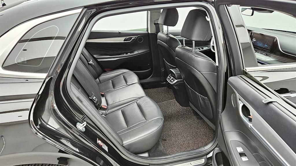 HYUNDAI Grandeur - Vista 9
