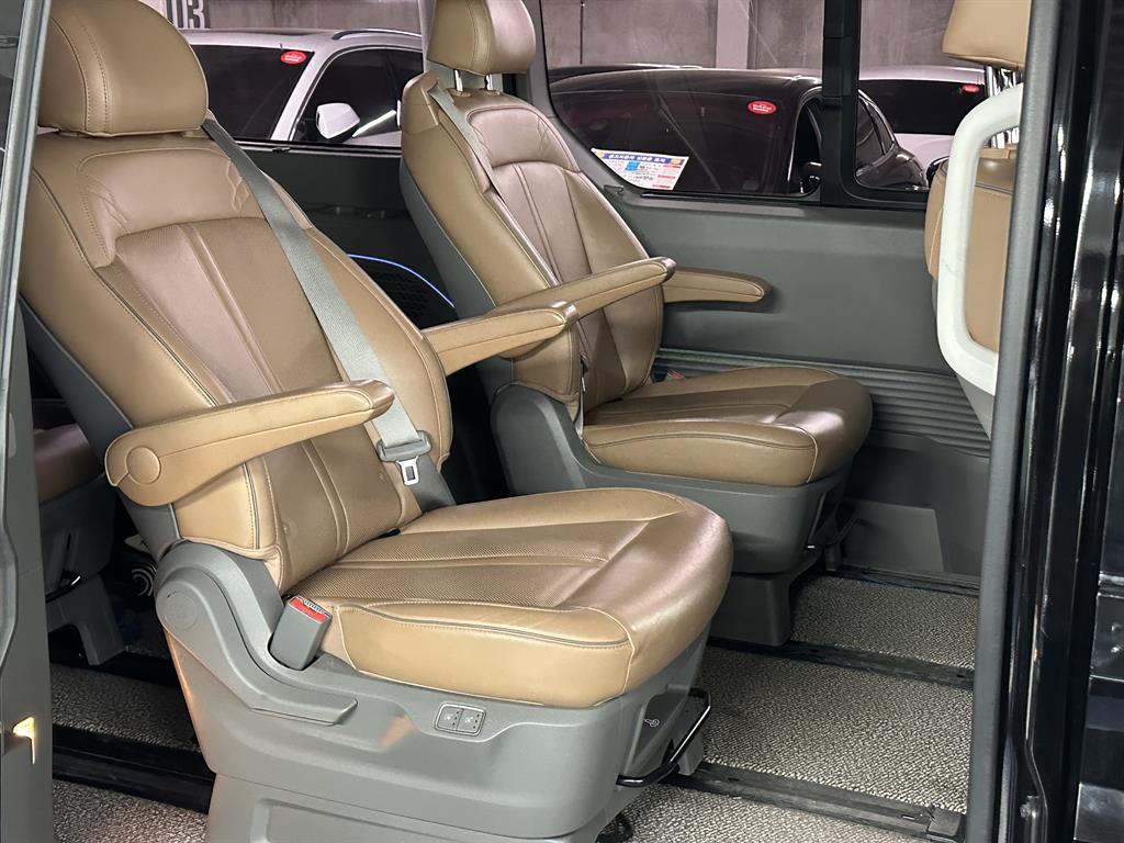 HYUNDAI Staria - Vista 8