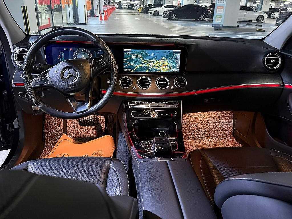 Mercedes Benz E class - Vista 6