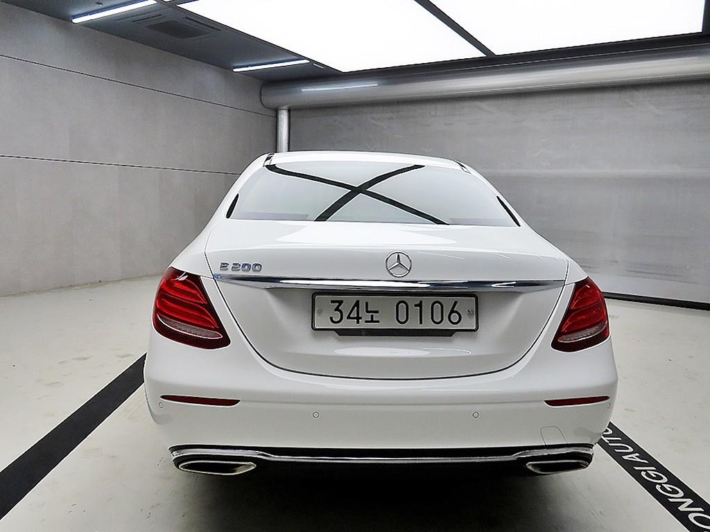 Mercedes Benz E class - Vista 3