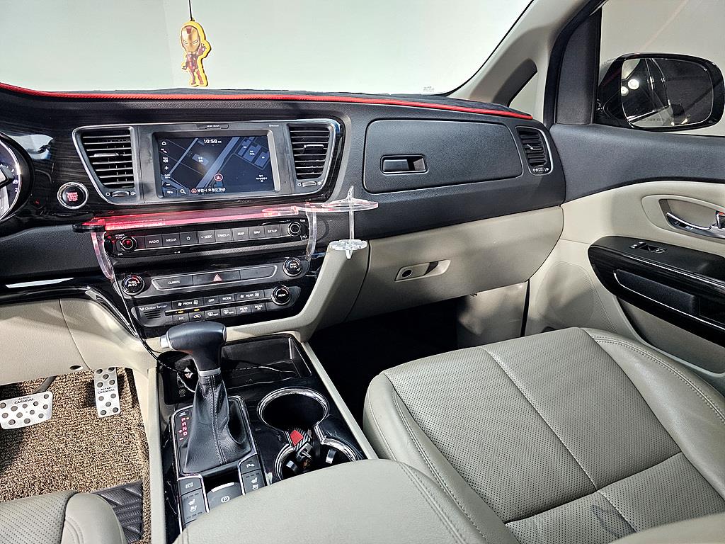 KIA Carnival - Vista 10