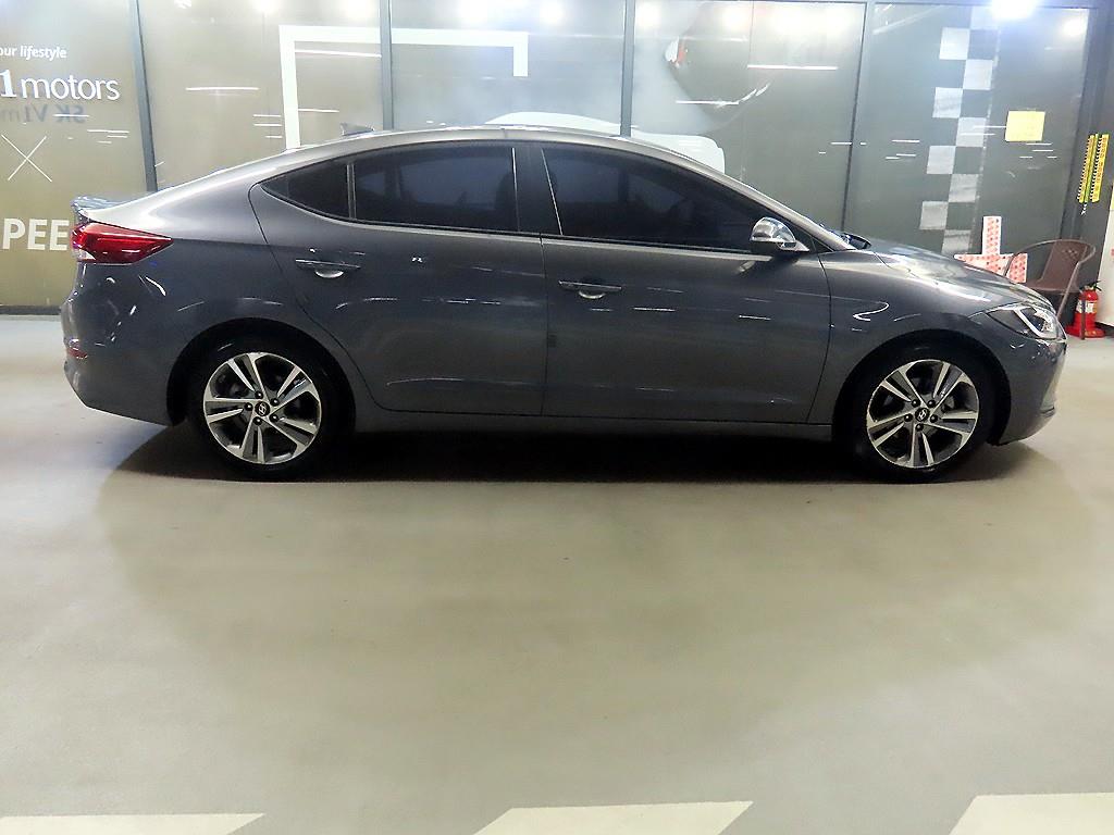 HYUNDAI Avante - Vista 3