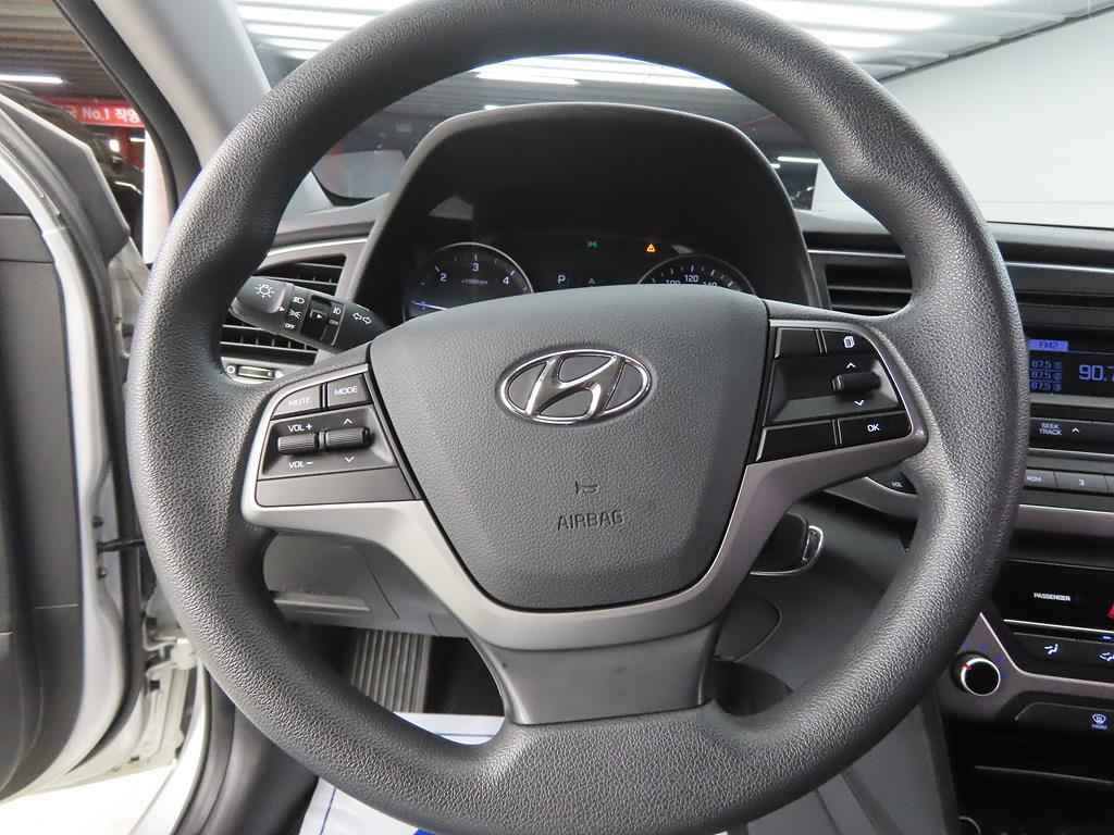 HYUNDAI Avante - Vista 8