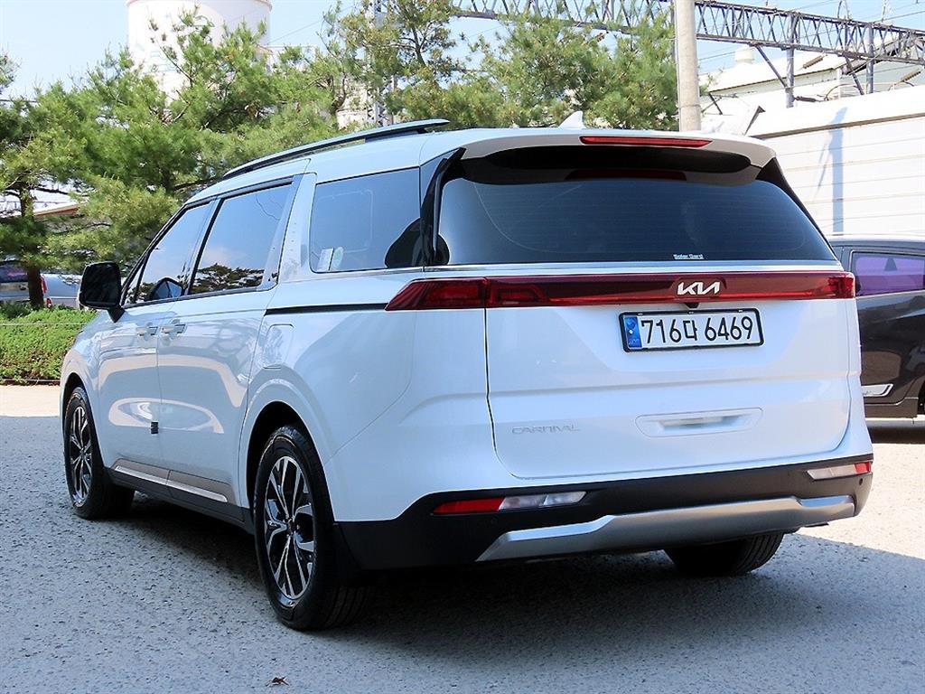 KIA Carnival - Vista 3