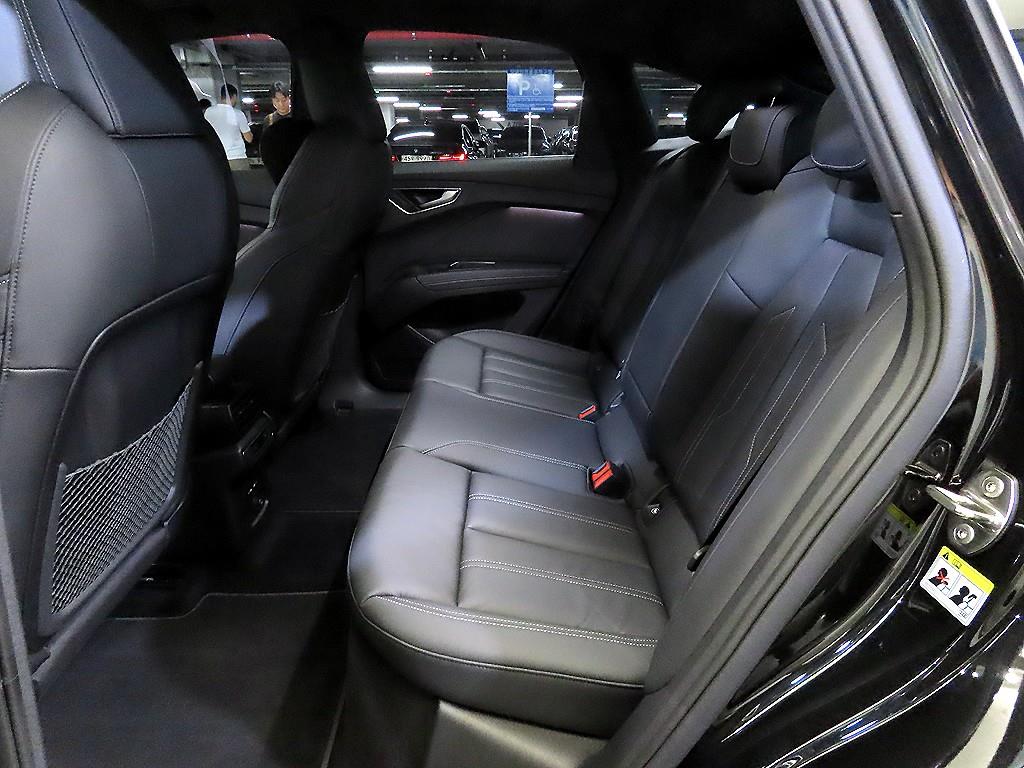 Audi Q4 - Vista 7