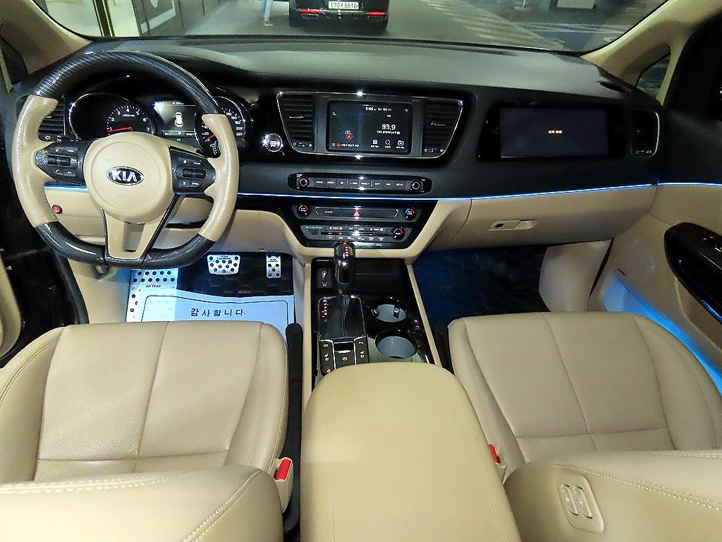 KIA Carnival - Vista 8