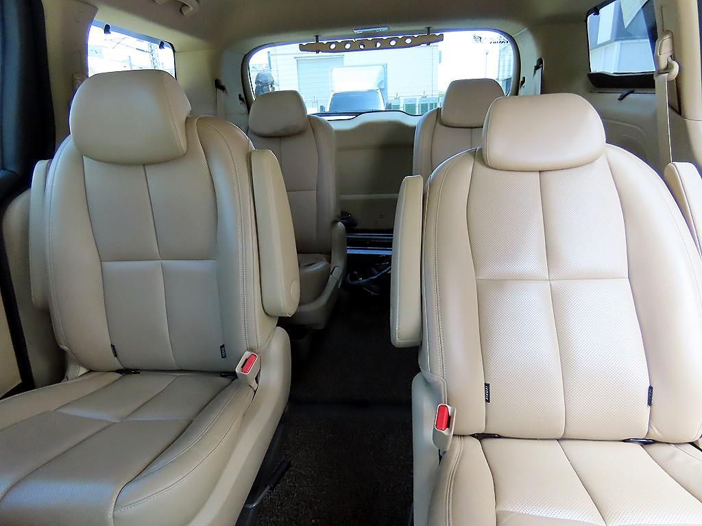 KIA Carnival - Vista 7