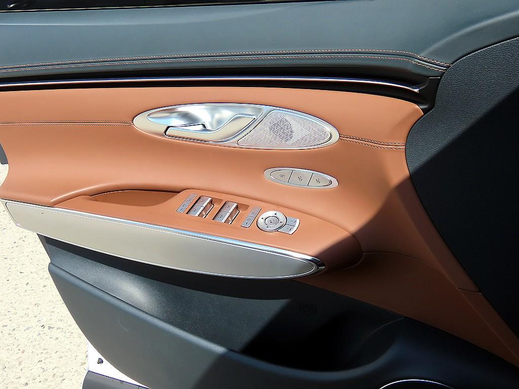 Genesis GV70 - Vista 12
