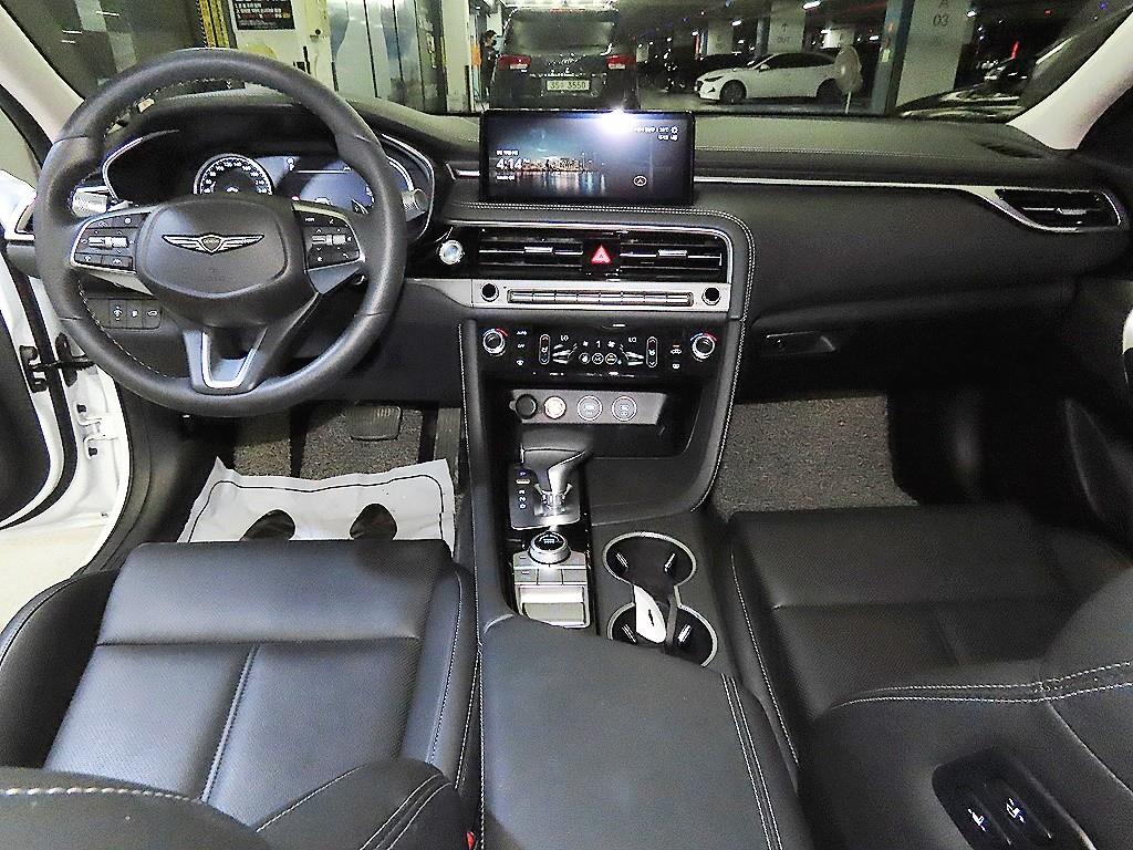 Genesis G70 - Vista 10
