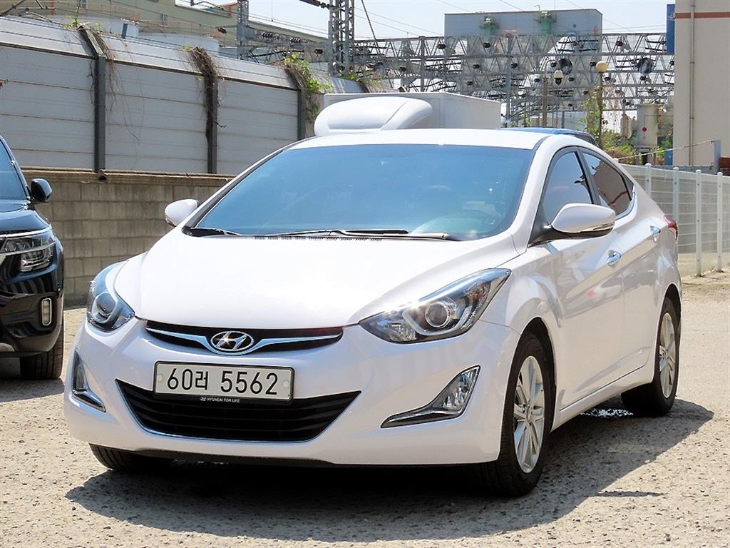 HYUNDAI Avante - Vista 2