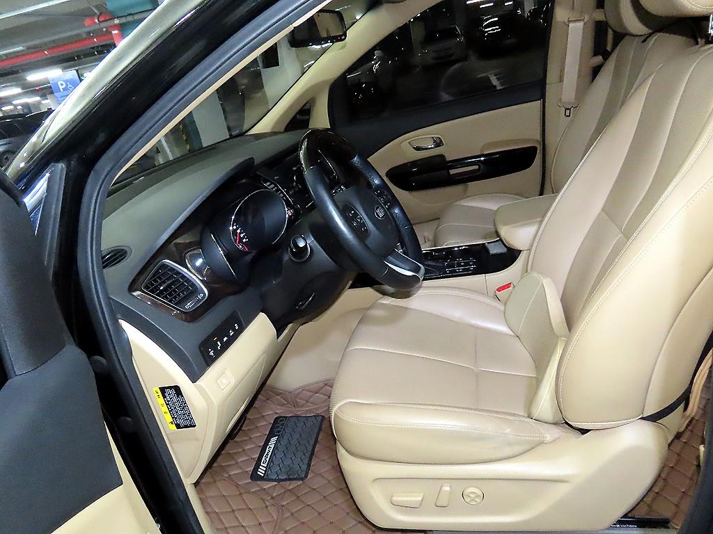 KIA Carnival - Vista 6