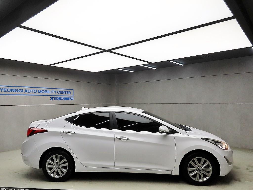 HYUNDAI Avante - Vista 2