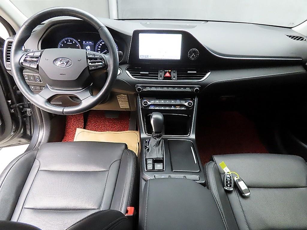 HYUNDAI Grandeur - Vista 7