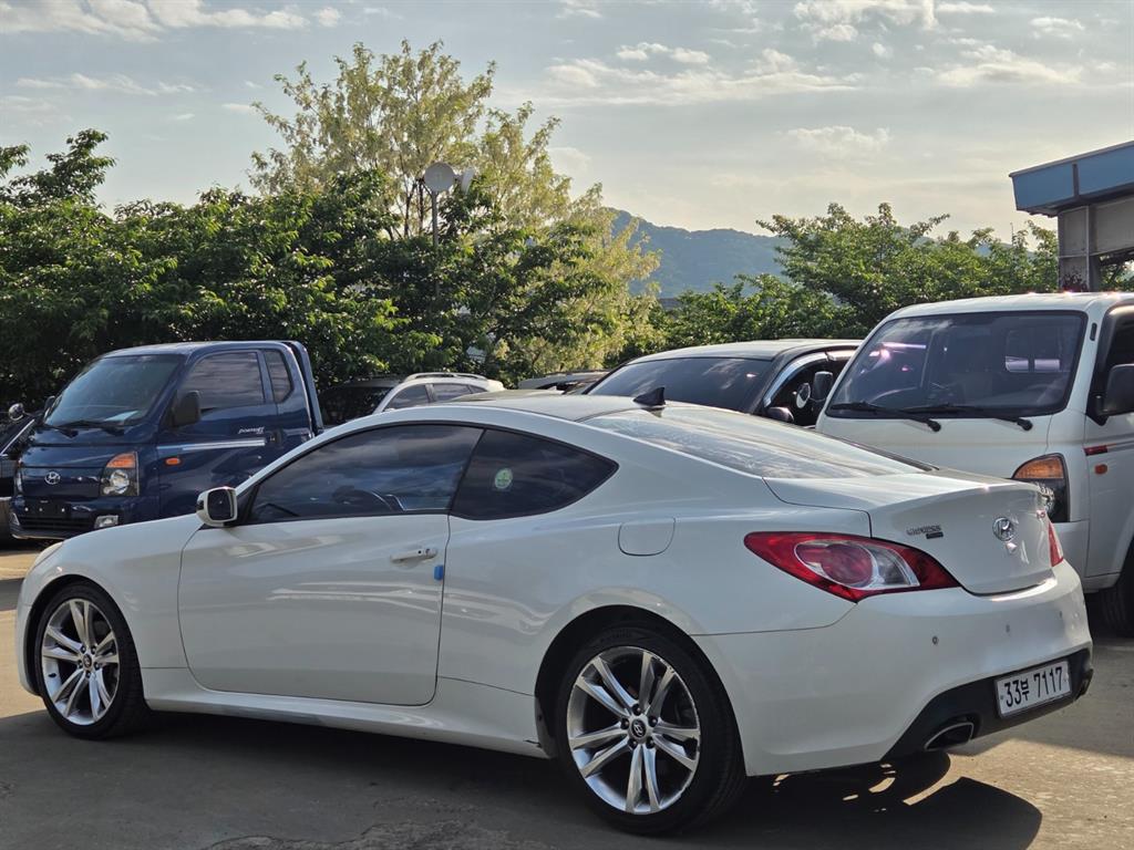 HYUNDAI Genesis - Vista 4