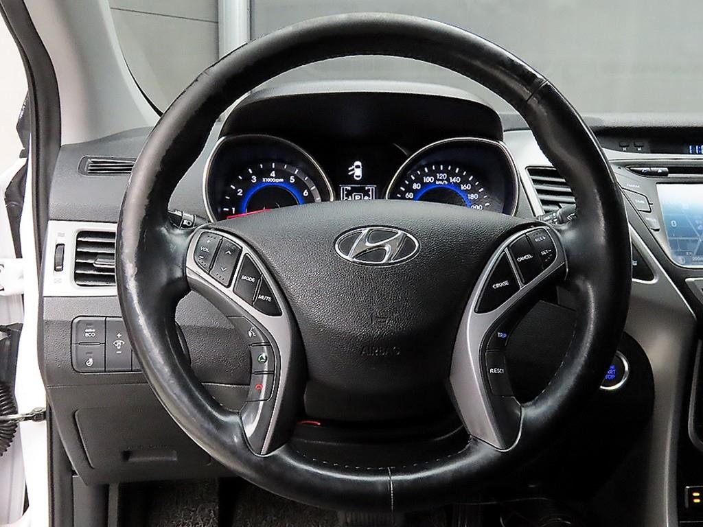 HYUNDAI Avante - Vista 9