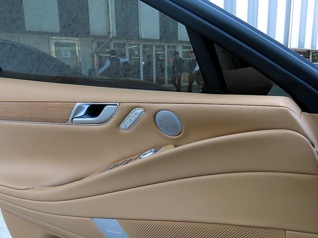 Genesis G80 - Vista 12