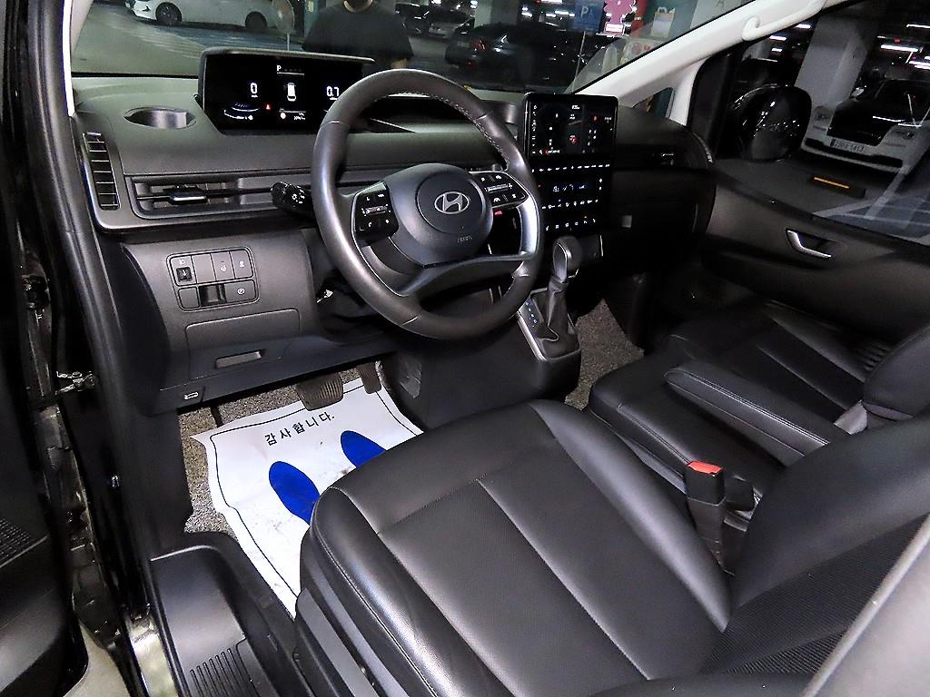 HYUNDAI Staria - Vista 10