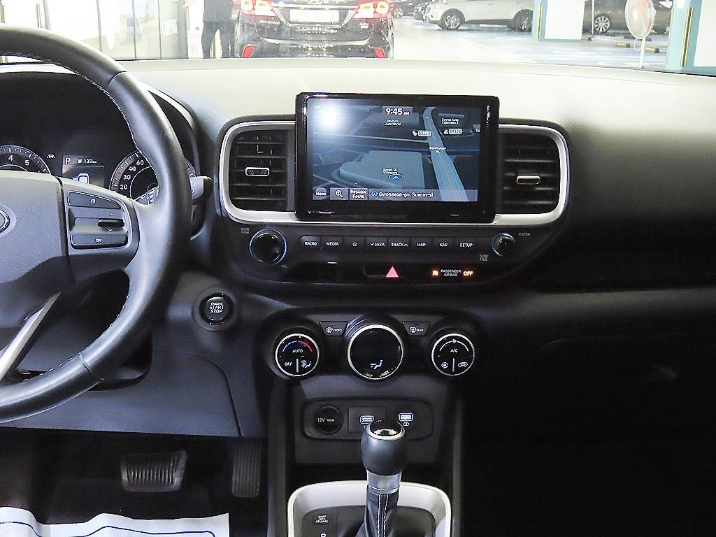 HYUNDAI Venue - Vista 11