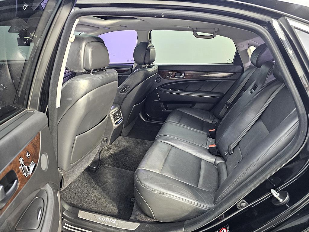 HYUNDAI Equus - Vista 9