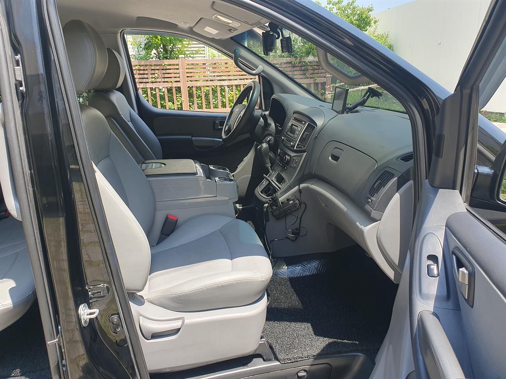 HYUNDAI Starex - Vista 12