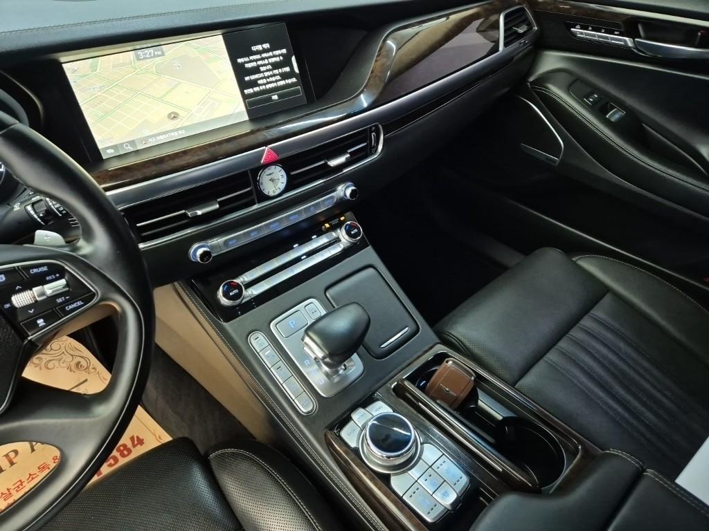 Genesis G90 - Vista 10