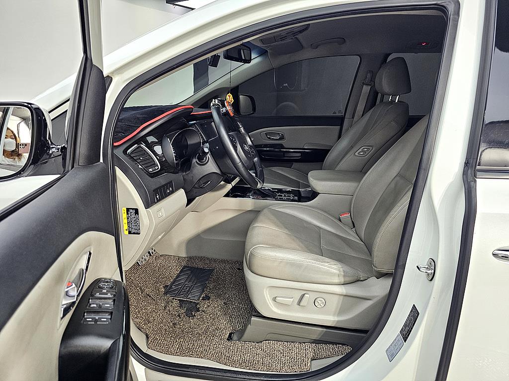 KIA Carnival - Vista 8