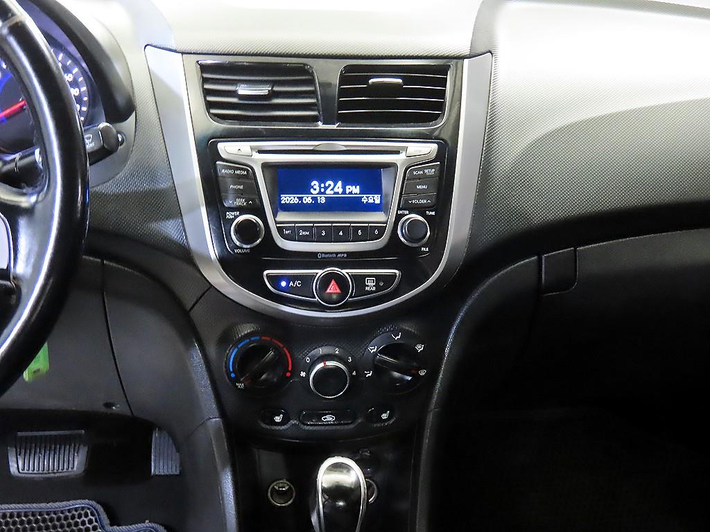 HYUNDAI Accent - Vista 11