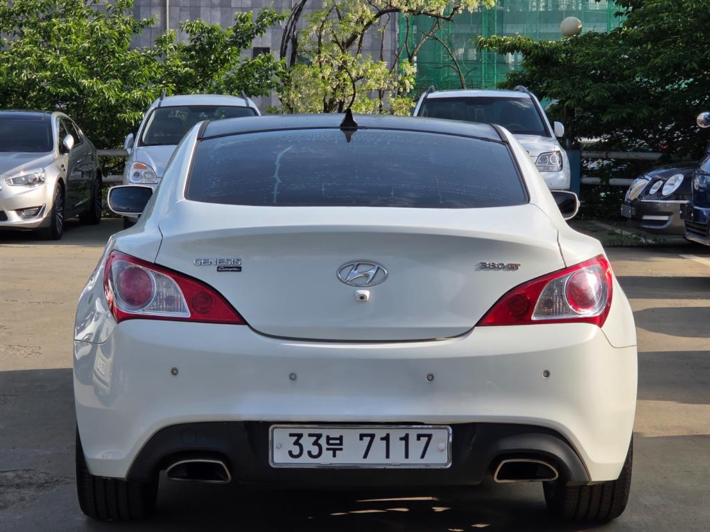 HYUNDAI Genesis - Vista 3
