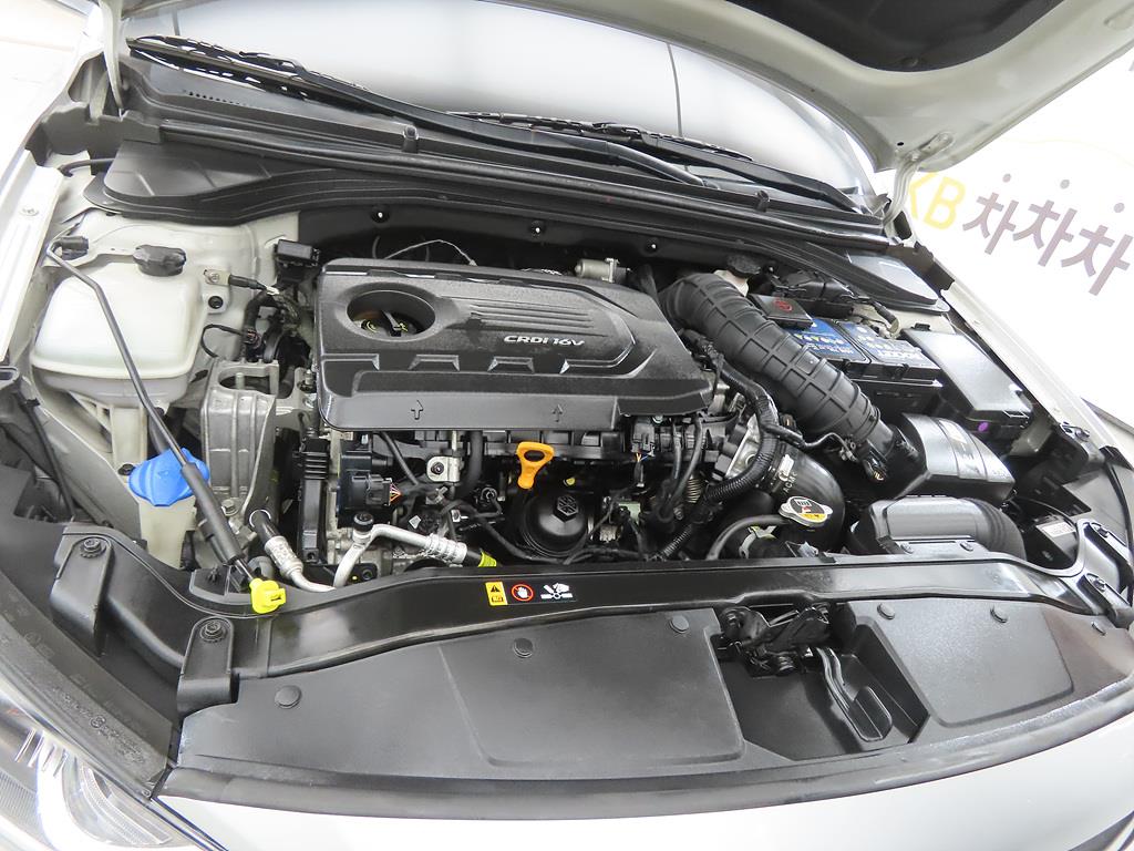 HYUNDAI Avante 2017 Plateado - Importación desde Corea - HF Imports Iquique - Foto 18