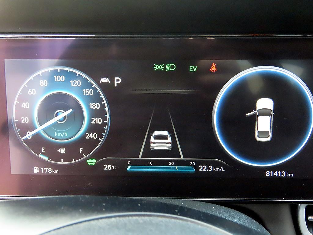 HYUNDAI Avante - Vista 9