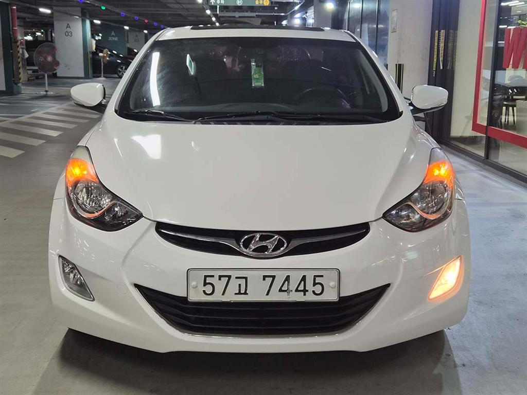 HYUNDAI Avante - Vista 2
