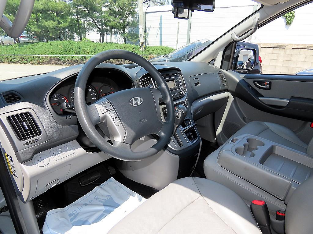 HYUNDAI Starex - Vista 7