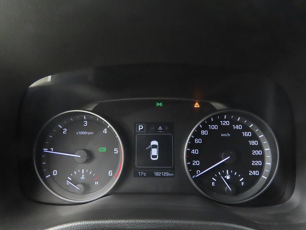 HYUNDAI Avante - Vista 9