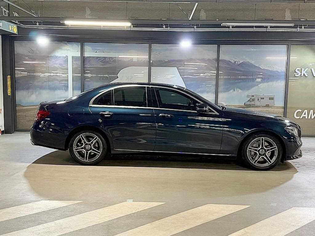 Mercedes Benz E class - Vista 3