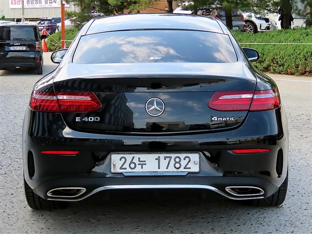 Mercedes Benz E class - Vista 4