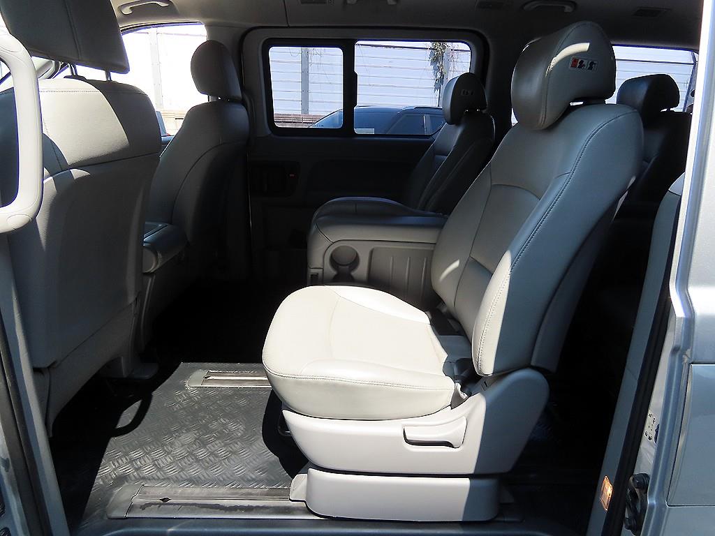 HYUNDAI Starex - Vista 6