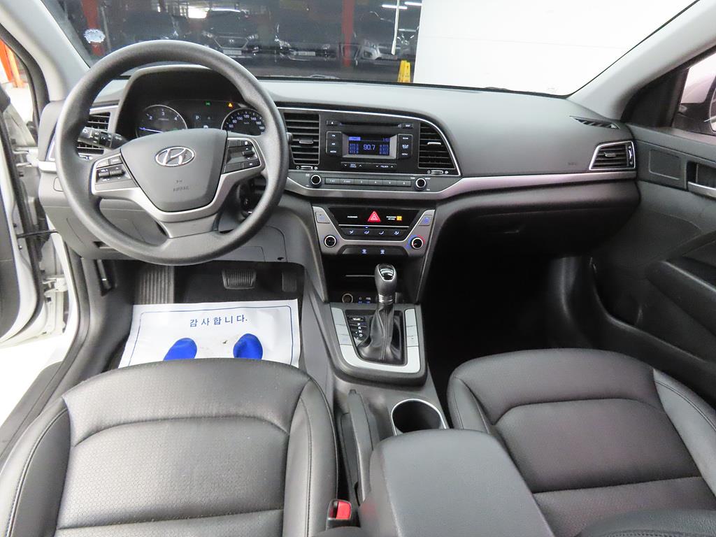 HYUNDAI Avante - Vista 7