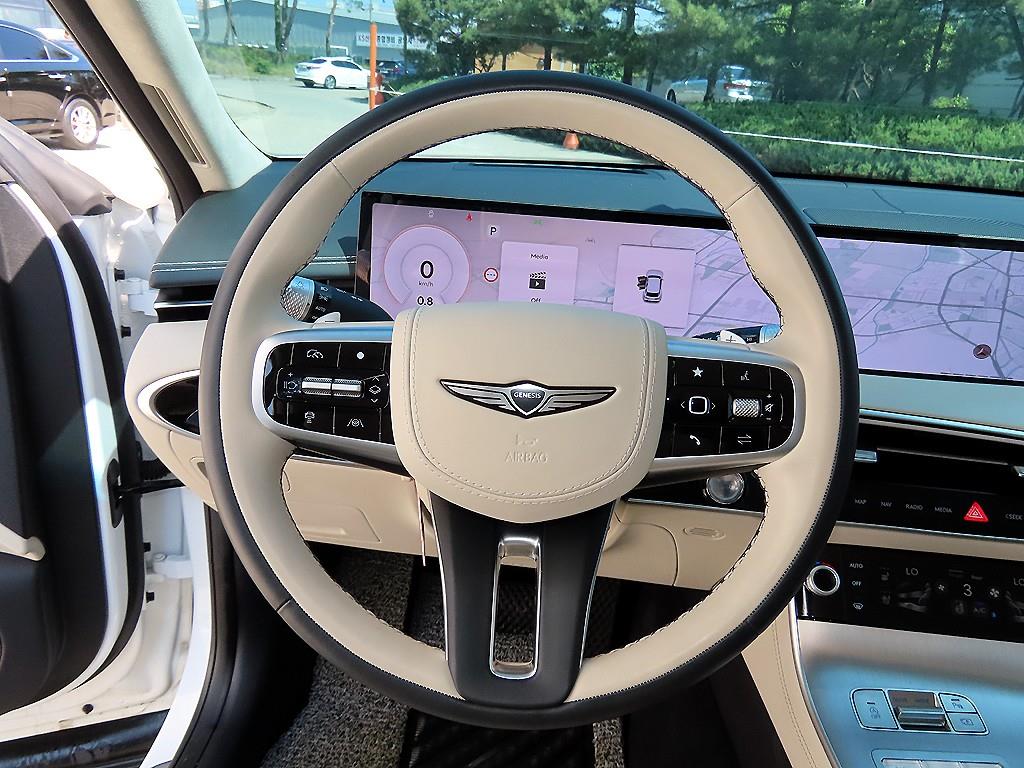 Genesis GV70 - Vista 8
