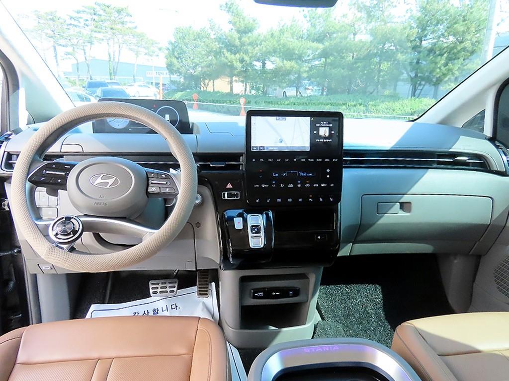 HYUNDAI Staria - Vista 8