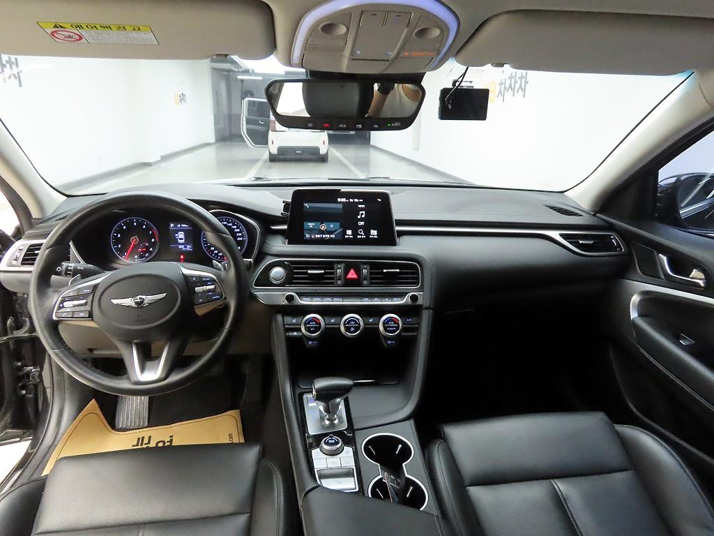 Genesis G70 - Vista 6