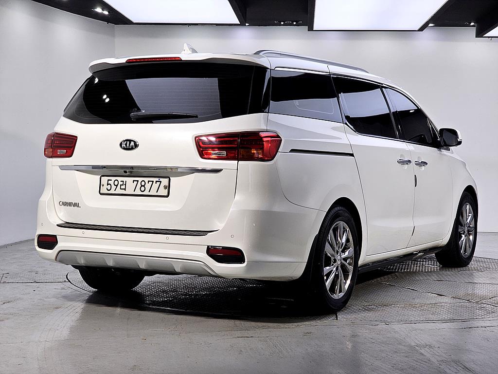 KIA Carnival - Vista 4