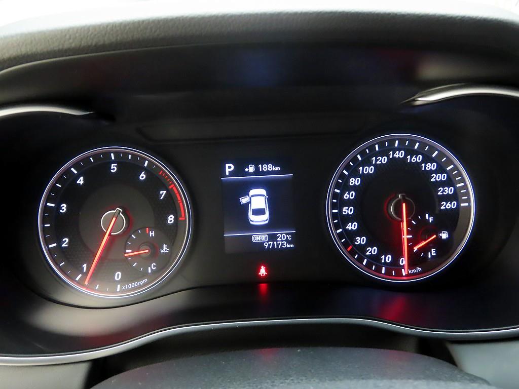 Genesis G70 - Vista 5